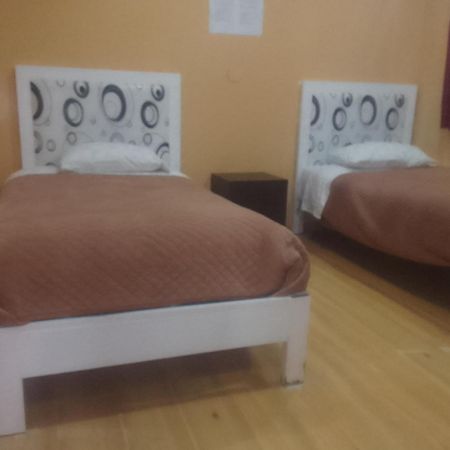 Hostal Sin Fronteras Уюні Екстер'єр фото